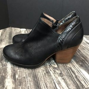 Dansko Black Leather Zippered Ankle Booties